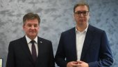 VUČIĆ U BRISELU: Predsednik Srbije otkrio o čemu je razgovarao sa Lajčakom (FOTO)