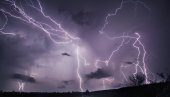ГРМЉАВИНСКА ОЛУЈА СЕ ПРИБЛИЖАВА: Снажно невреме погодило овај део региона - Има ли разлога за страх од непогода у Србији?