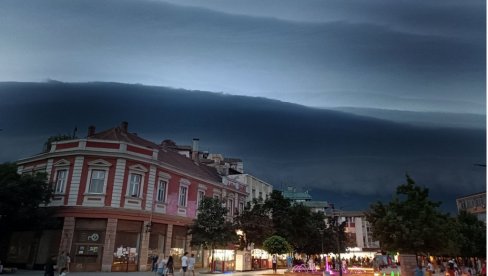 NESTVARAN PRIZOR IZ SMEDEREVA: Superćelijski oblak se nadvio nad gradom -  za par trenutaka stigla orkanska oluja (FOTO)