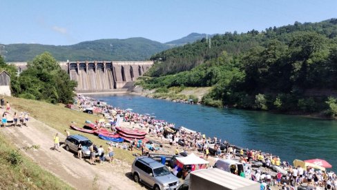 IZ ČAMCA U AUTO SA 3.48 PROMILA: Regata na Drini, pa regata na putu