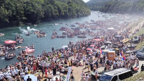 KARNEVAL DRINU OPASAO: Tradicionalni, veliki spust od Perućca do Rogačice (VIDEO)