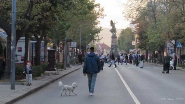 У ОВОМ ГРАДУ ИМАЈУ ГЛАВНУ УЛИЦУ САМО ЗА ДЕЦУ, ВОЗИЛА СУ ЗАБРАЊЕНА: Свако вече дозвољени само ролери и бицикли, може се и пешака