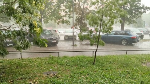 NEVREME STIGLO U NOVI SAD: Pljuštala kiša i padao grad (FOTO)