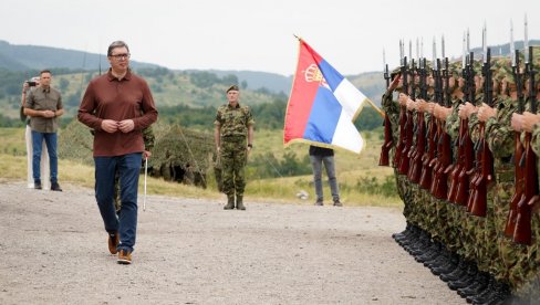 VOJSKA SAMO RADI SVOJ POSAO Vučić: Ne želim da verujem da je budućnost ovo što smo večeras gledali