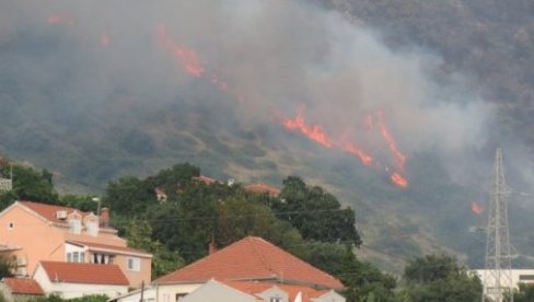 U HRVATSKOJ IZBIO NOVI POŽAR: Gori kod Makarske, zaustavljen je saobraćaj kod Tučepa