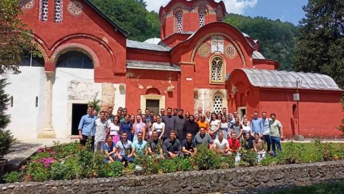 O KOSOVU SE NE UČI IZ KNJIGA, MORA DA SE VIDI, I - DOŽIVI: Studenti poneli izvanredne utiske iz Prizrena i duhovne škole