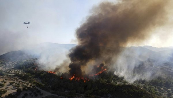 ГРЧКА ВОЈСКА НА НОГАМА: Српски спасилачки тим помаже Грцима код Волоса, где је била експлозија