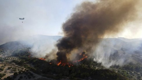 GRČKA VOJSKA NA NOGAMA: Srpski spasilački tim pomaže Grcima kod Volosa, gde je bila eksplozija