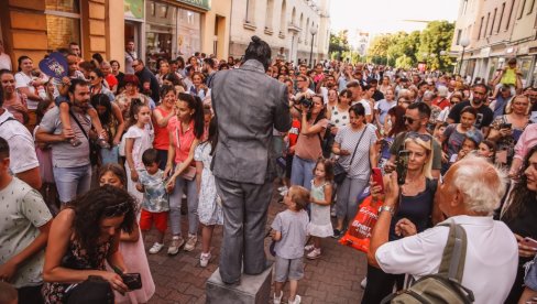 ОД ДИЈАСПОРЕ ВИШЕ ОД ПЕТ МИЛИЈАРДИ КМ: Ова година у Српској и БиХ рекордна по приливу новца из иностранства