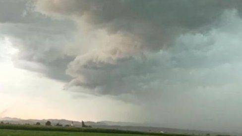 ISPLIVAO SNIMAK TORNADA U SLOVENIJI: Pored svih nevremena i oluja tamo se desilo i ovo (FOTO, VIDEO)