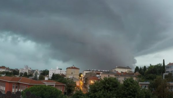 НА УДАРУ БЕОГРАД, МАЧВА, СРЕМ... РХМЗ издао још једно хитно упозорење - пљускови и град стижу у ове делове земље