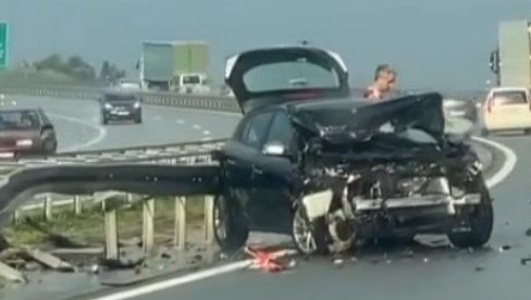 SKORO POLA AUTOMOBILA SMRSKANO: Težak udes na auto-putu Miloš Veliki (VIDEO)