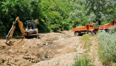 ČISTI SE KORITO GRADSKE REKE: Čićenje u vranjskoj reci Kazanđol