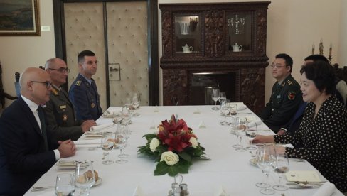 ОДЛИЧНИ ОДНОСИ ВУЧИЋА И СИЈА ПОТВРДА ЧЕЛИЧНОГ ПРИЈАТЕЉСТВА ДВЕ ДРЖАВЕ Министар Вучевић се састао са Чен Бо (ФОТО) ОДЛИЧНИ ОДНОСИ ВУЧИЋА И СИЈА ПОТВРДА ЧЕЛИЧНОГ ПРИЈАТЕЉСТВА ДВЕ ДРЖАВЕ Министар Вучевић се састао са Чен Бо (ФОТО)