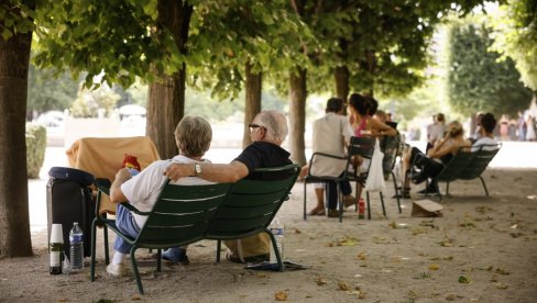 UVODI SE POKRETNI BANKARSKI ŠALTER: U Skupštini predstavljena Strategija za unapređenje položaja starijih za period od 2024. do 2030.