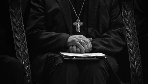 MAFIJAŠ U MANTIJI: Sveštenik na Siciliji uhapšen zbog iznude novca za sahranu