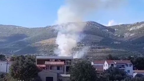 ДОБРЕ ВЕСТИ: Угашен велики шумски пожар у Хрватској, ватрогасци ће дежурати и током ноћи (ВИДЕО) ДОБРЕ ВЕСТИ: Угашен велики шумски пожар у Хрватској, ватрогасци ће дежурати и током ноћи (ВИДЕО)