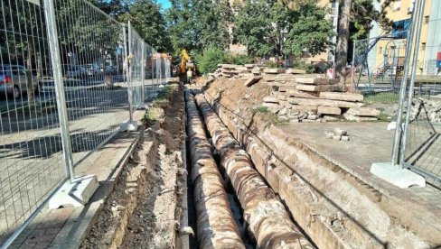 OBNAVLJAJU TOPLOVODNU MREŽU: Majstori rekonstruišu cevi širom Obrenovca (FOTO)