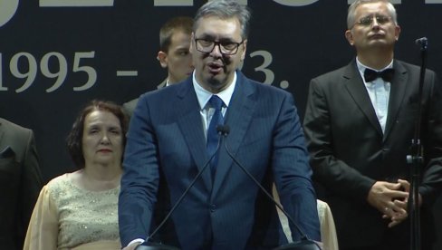 PREDSEDNIK VUČIĆ PORUČIO IZ PRIJEDORA: I kad joj svetska sila uvodi sankcije, slobodarska Srbija će biti uz Republiku Srpsku!