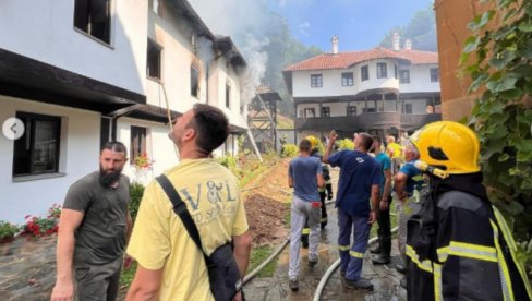 GORI MANASTIR VRAĆEVŠNICA KOD GORNJEG MILANOVCA: Monahinje mole da dobrovoljci pomognu vatrogascima (FOTO)