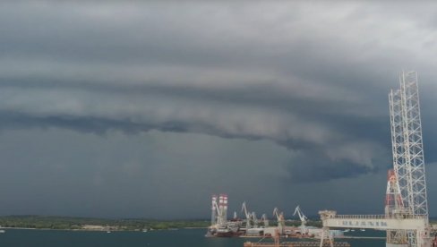 METEOROLOZI IZDALI HITNO UPOZORENJE: Snažno nevreme sručiće se na komšiluk, moguća i pojava bujičnih voda