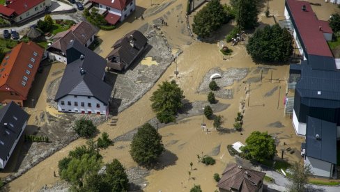 СТРАХУЈЕ СЕ ОД НОВИХ ПОПЛАВА У СЛОВЕНИЈИ: Расту водостаји река, део грађана евакуисан