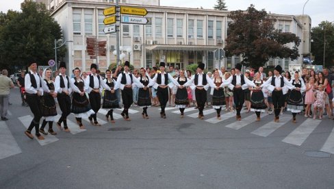 POČINJE SREM FOLK FEST:  Svake večeri izvodiće igre iz celog sveta