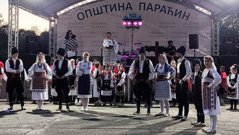 SVETA PETKA PROSLAVLJENA U IZVORU: Narodni sabor i folkloraši za verski praznik (FOTO)