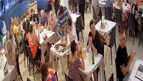 SPASAO ŽENU KOJA SE GUŠILA U RESTORANU: Snimak herojskog poteza konobara na Zakintosu (VIDEO)