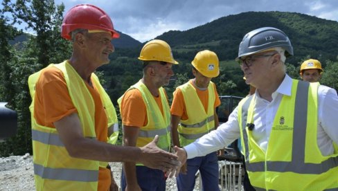 VESIĆ OBIŠAO RADOVE: Pri kraju obnova puta Kokin Brod – Priboj, gradiće se brza saobraćajnica do Duge Poljane