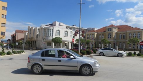 HAPŠENJEU PREŠEVU: Razbojnik opljačkao radnika menjačnice