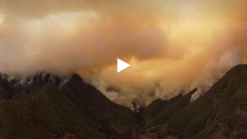 НАРАНЏАСТО НЕБО ИЗНАД ТЕНЕРИФА: Шумски пожари уништавају све што им се нађе на путу (ВИДЕО)