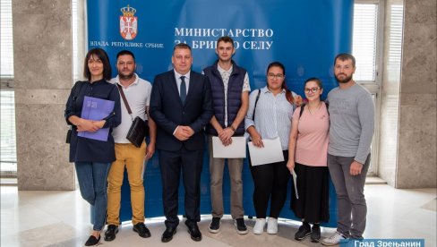 KUPLJENE JOŠ ČETIRI SEOSKE KUĆE: Obezbeđeni domovi za mlade parove u okolini Zrenjanina (FOTO)