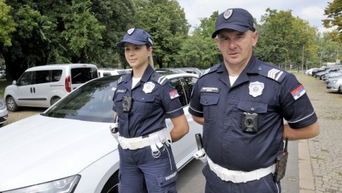 KAKO ĆE OD 1. SEPTEMBRA IZGLEDATI SAOBRAĆAJNE KONTROLE NA PUTEVIMA: Novosti otkrivaju - Kamere na uniformama protiv mita i grešaka