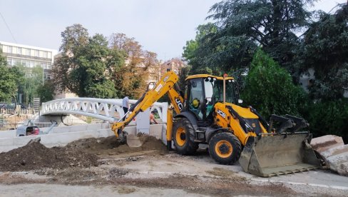 MOSTIĆ U PARAĆINU DOBIJA PRILAZE: U toku su radovi kod hotela „Petrus“  (FOTO)