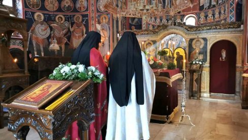 НА ЗАПАДУ СВЕ ВИШЕ ПРАВОСЛАВНИХ ЉУДИ: Није само религиозни феномен већ и социокултурни одговор на савремене изазове НА ЗАПАДУ СВЕ ВИШЕ ПРАВОСЛАВНИХ ЉУДИ: Није само религиозни феномен већ и социокултурни одговор на савремене изазове