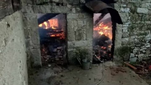 ГРОМ УДАРИО У ДОМАЋИНСТВО ПАПИЋА: Општина Никшић помаже домаћинима ГРОМ УДАРИО У ДОМАЋИНСТВО ПАПИЋА: Општина Никшић помаже домаћинима
