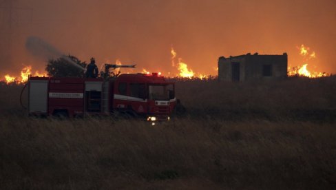 БУКТИ ПОЖАР У АЛЕКСАНДРОПОЛИСУ: У гашење се укључила и војска (ФОТО)