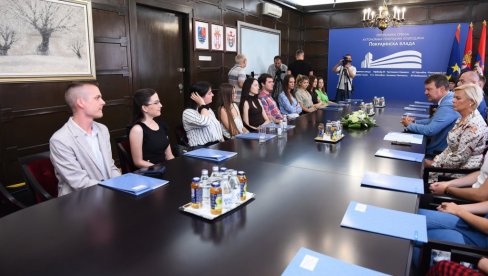 NAJBOLJIM DIPLOMCIMA FAKULTETA U VOJVODINI PLAĆENA STRUČNA PRAKSA: Godinu rad po ugovoru, potom moguć stalni radni odnos