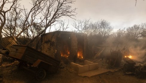 NA FLORIDI VANREDNO STANJE: U Grčkoj opet požari, tropska oluja pogodila Kubu