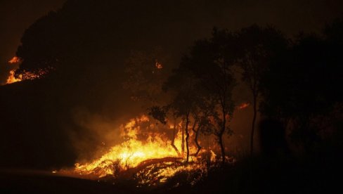 KAMERE 24 SATA SNIMALE POŽAR U GRČKOJ: Na početku malo dima, a onda apokalipsa (VIDEO)