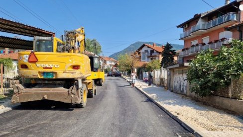 ПОЧЕЛО АСФАЛТИРАЊЕ У ВРАЊУ: Важне саобраћајнице на реду