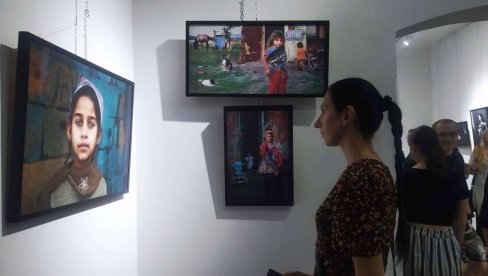 БОКАЦ ПОКЛАЊА ИЗЛОЖБУ МУЗЕЈУ: У Параћину посетиоцима још доступна изложба „Туга и радост - Роми“ (ФОТО)