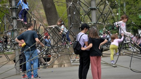 СРБИ НЕЋЕ У БРАК, ТРЕЋИНА И БЕЗ ДЕЦЕ: Најновији пописни подаци о брачном статусу и фертилитету у нашој земљи забрињавају