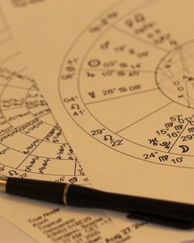 ДНЕВНИ ХОРОСКОП ЗА ПОНЕДЕЉАК, 23. МАРТ: Бик се договара о новом послу, Стрелца очекује већа зарада, Рибе свађе у породици