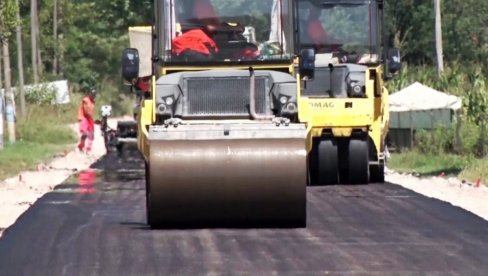 RADOVI NA LOKALNOM PUTU: Kilometar asfalta od Donjeg Vidova ka Striži