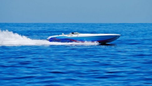 PREVRNUO SE GLISER SA TRI OSOBE NA SKADARSKOM JEZERU: Hitne službe odmah reagovale