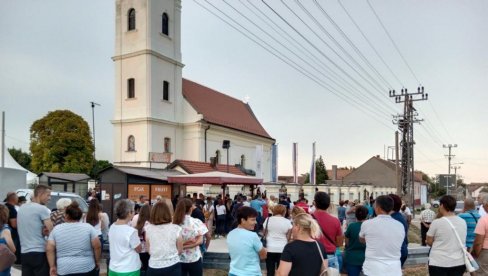 ПРАЗНИК СЕЛА КОЈЕ ЈЕ САДА ЗАБЛИСТАЛО: Много је разлога да житељи Великих Радинаца памте дан када су угостили председника