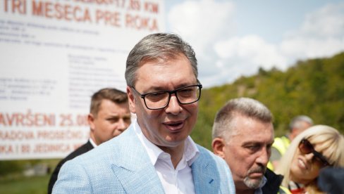 ВУЧИЋ ОБИШАО РЕКОНСТРУИСАНИ ПУТ РАШКА - НОВИ ПАЗАР: Важан и Србима и Бошњацима, завршен три месеца пре рока, изгледа као писта (ВИДЕО) ВУЧИЋ ОБИШАО РЕКОНСТРУИСАНИ ПУТ РАШКА - НОВИ ПАЗАР: Важан и Србима и Бошњацима, завршен три месеца пре рока, изгледа као писта (ВИДЕО)