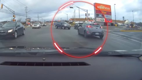 У СЛЕДЕЋЕМ ТРЕНУ УСЛЕДИО СУДАР: Ко је крив у овој ситуацији? (ВИДЕО) У СЛЕДЕЋЕМ ТРЕНУ УСЛЕДИО СУДАР: Ко је крив у овој ситуацији? (ВИДЕО)